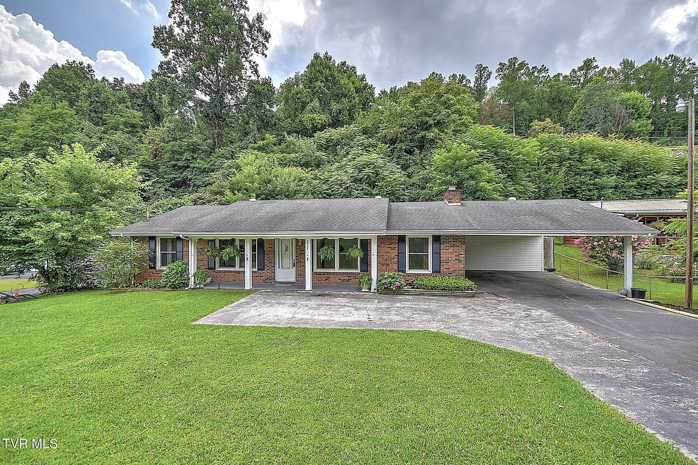 1747 Forest View Dr, Kingsport, TN